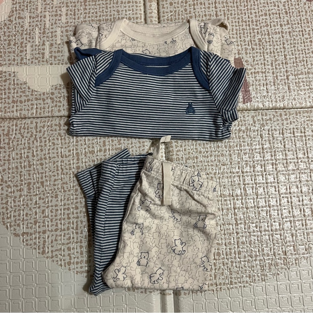 B1G1 🌟 Gap Baby Striped and Printed Set
